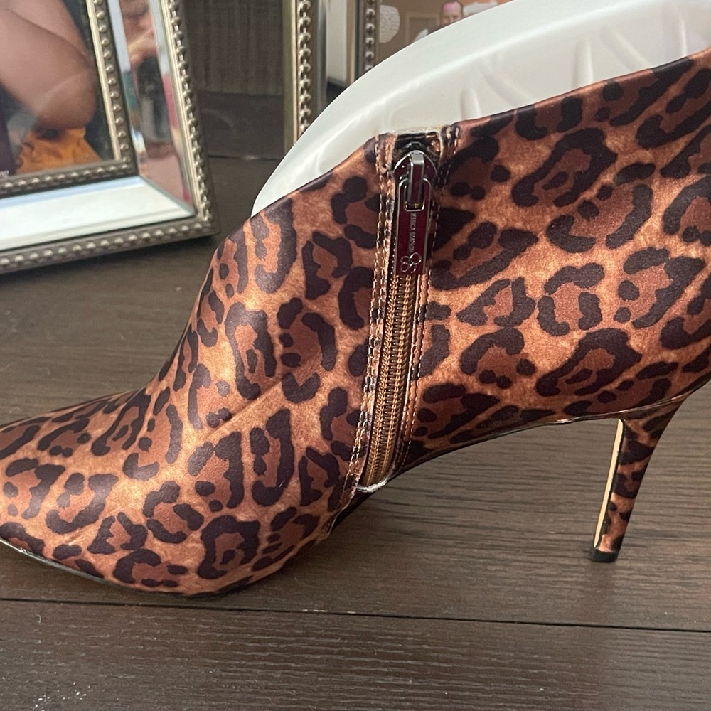Leopard heel size 8.5